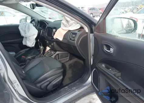 2018 Jeep Compass Limited 4X4 из США, поврежденный, VIN 3C4NJDCB3JT373917